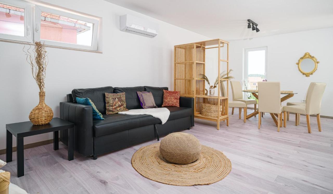 Vila Regina Apartment Regina With Swimming Pool يزيرا المظهر الخارجي الصورة